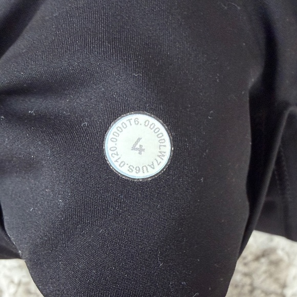 Lululemon 6" Fast and Free Black Bike Short - Picture 5 of 5